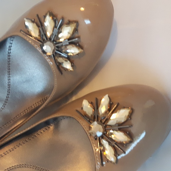 Tahari Toast Lina Nude heels - Picture 5 of 8